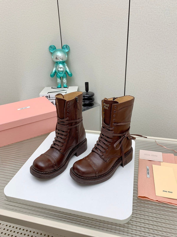 Stivaletti Miu in pelle con lacci in vacchetta marrone castagna