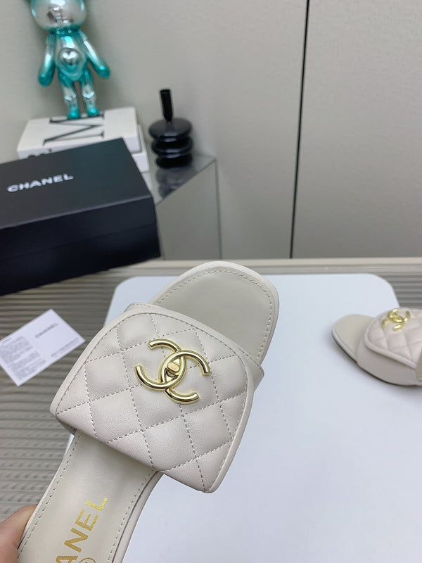 CC Mule Sandals 50mm In White Quilted Lambskin 148944