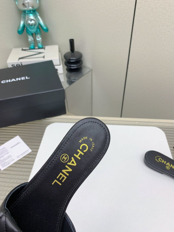 Ciabatte CC in pelle di agnello trapuntata nera 148959