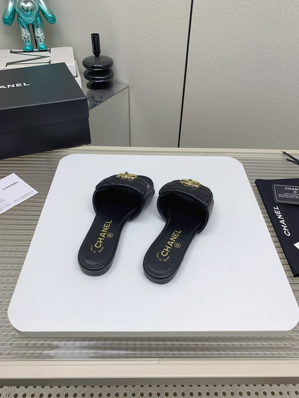 Ciabatte CC in pelle di agnello trapuntata nera 148959