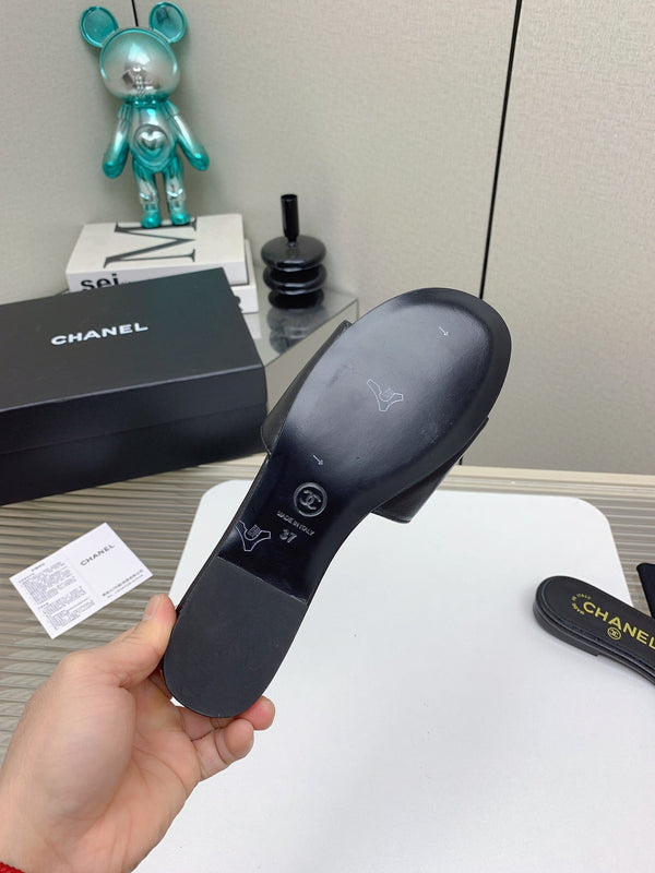 Ciabatte CC in pelle di agnello trapuntata nera 148959