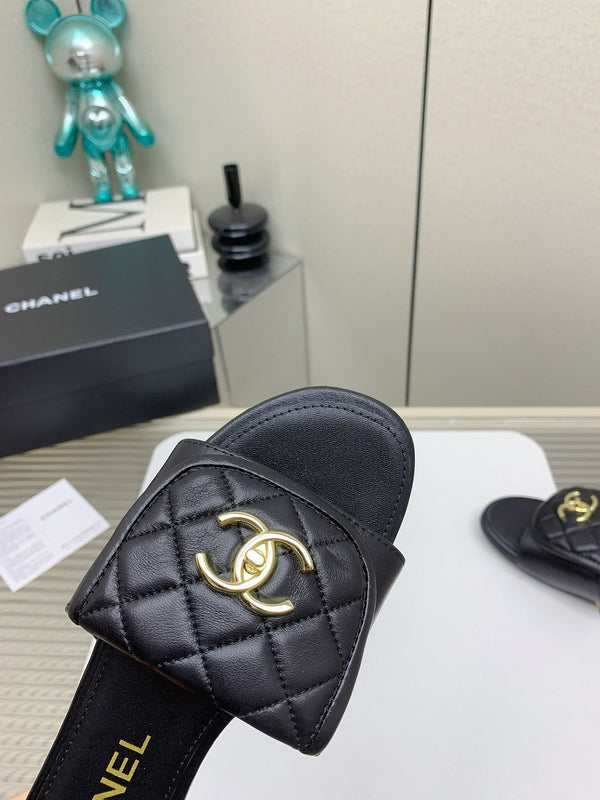 Ciabatte CC in pelle di agnello trapuntata nera 148959