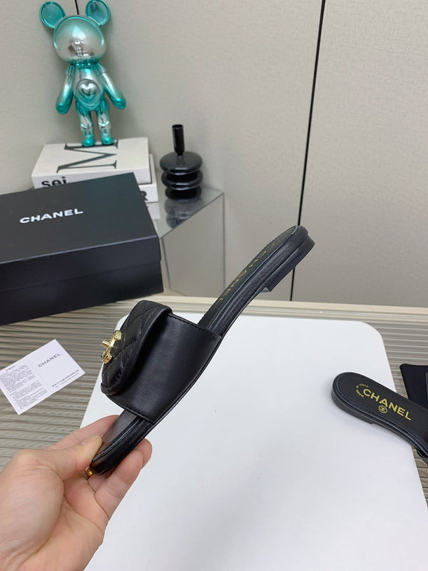 Ciabatte CC in pelle di agnello trapuntata nera 148959