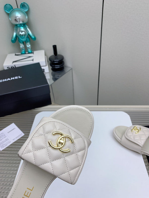 Ciabatte CC in pelle di agnello trapuntata bianca 148961