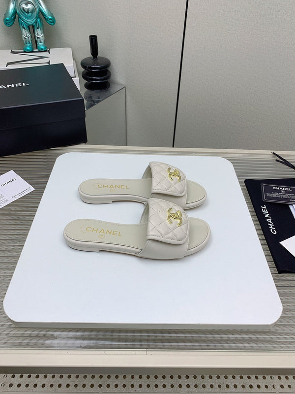 Ciabatte CC in pelle di agnello trapuntata bianca 148961