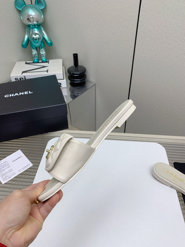 Ciabatte CC in pelle di agnello trapuntata bianca 148961