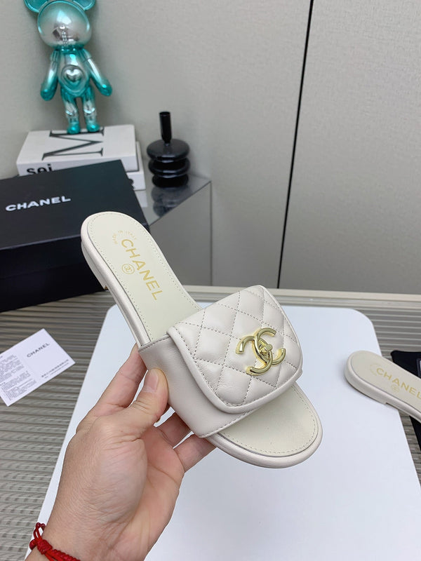 Ciabatte CC in pelle di agnello trapuntata bianca 148961