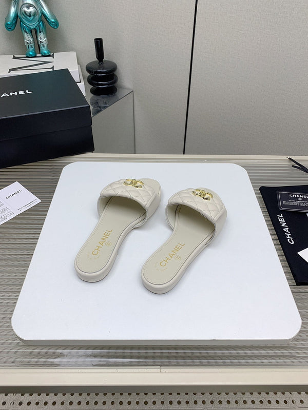 Ciabatte CC in pelle di agnello trapuntata bianca 148961