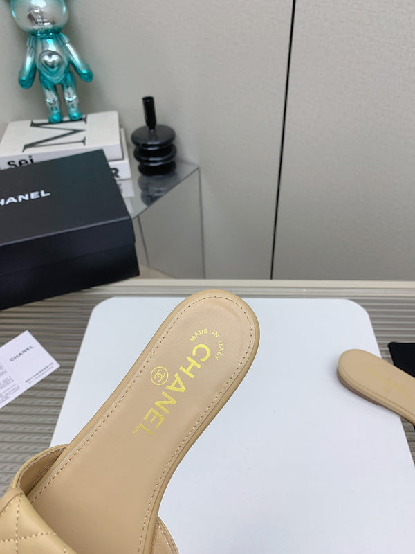 Ciabatte CC in pelle di agnello trapuntata beige 148963