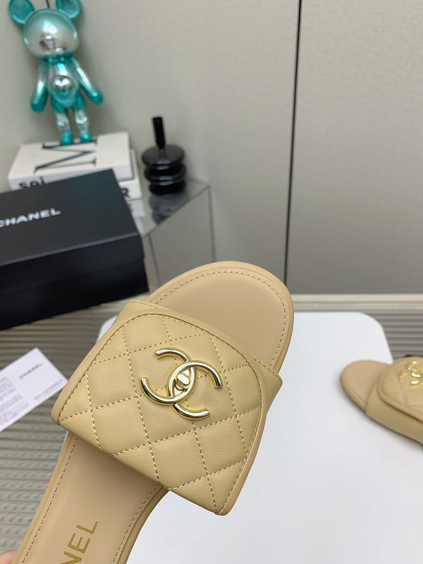 Ciabatte CC in pelle di agnello trapuntata beige 148963