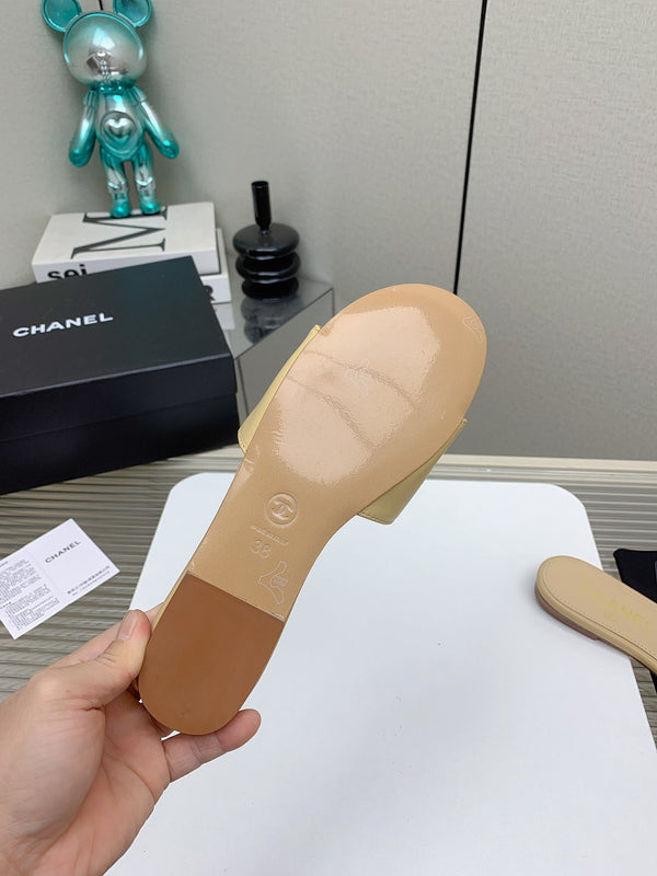 Ciabatte CC in pelle di agnello trapuntata beige 148963