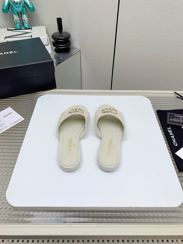 Ciabatte CC in pelle di agnello bianca 148993