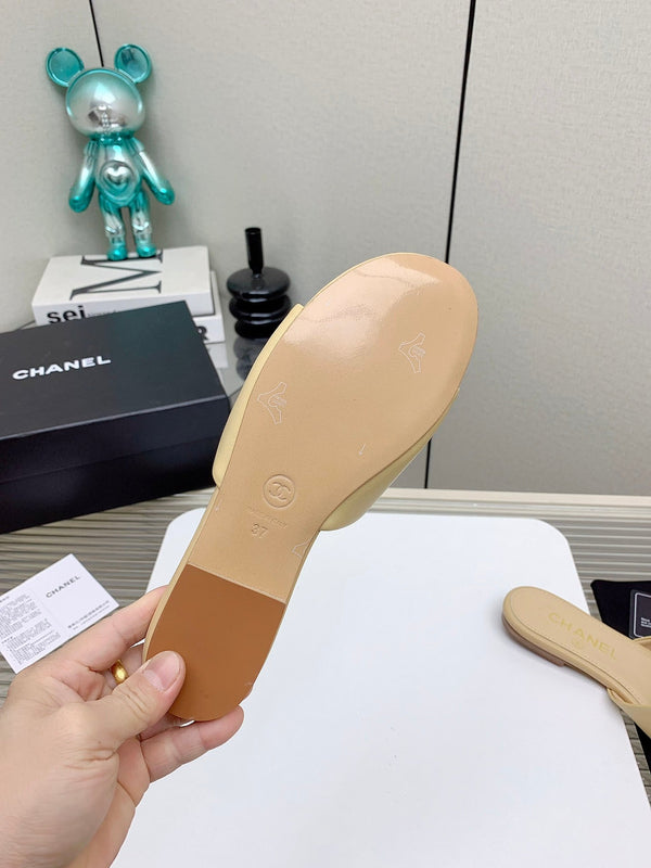 CC Slippers In Beige Lambskin 148995