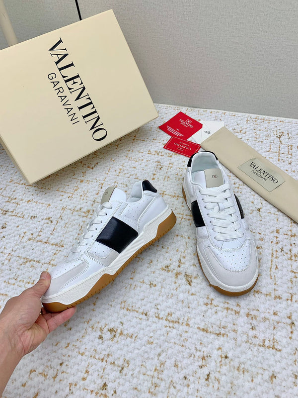 VT 25 Low Top Garavani Sneaker White Black Cowhide 331677