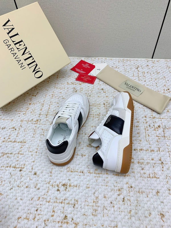 VT 25 Low Top Garavani Sneaker White Black Cowhide 331677
