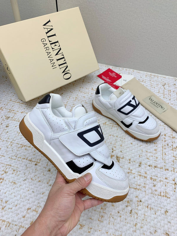 VT 25 Joy Play Low Top Sneaker White Black Cowhide 331681