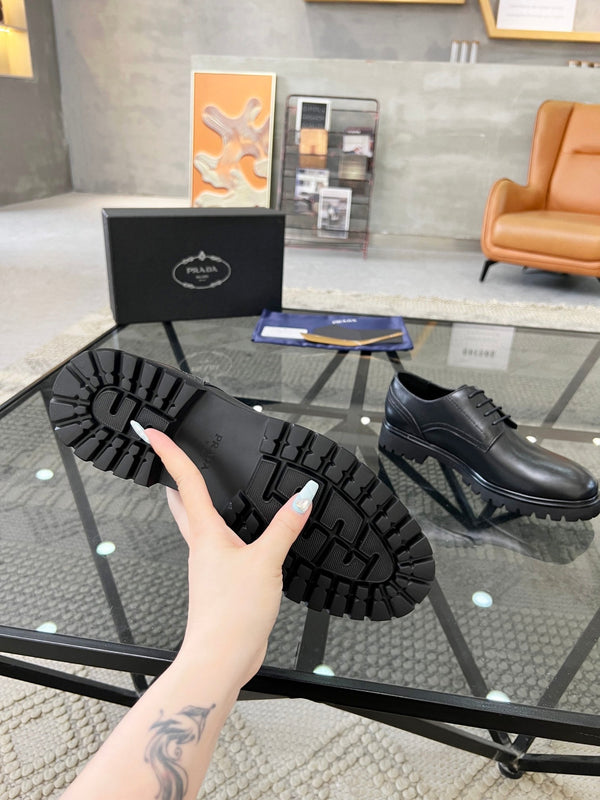 PRA LACE-UP SHOES IN BLACK CALFSKIN