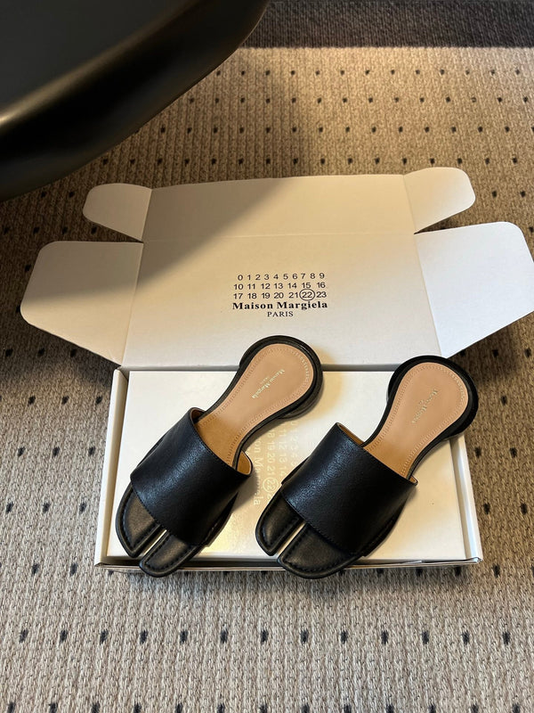 MM Tabi Flat Mule Black Sheepskin 803752
