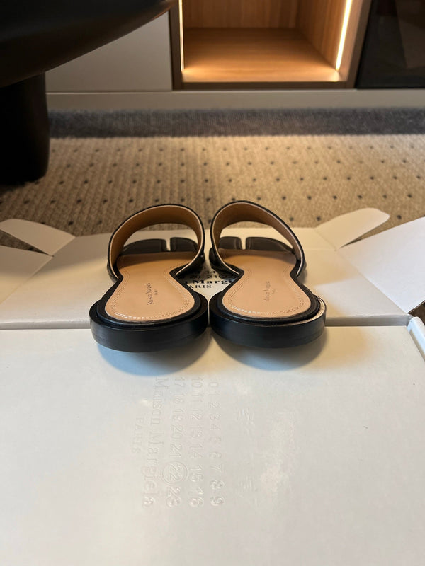 MM Tabi Flat Mule Black Sheepskin 803752