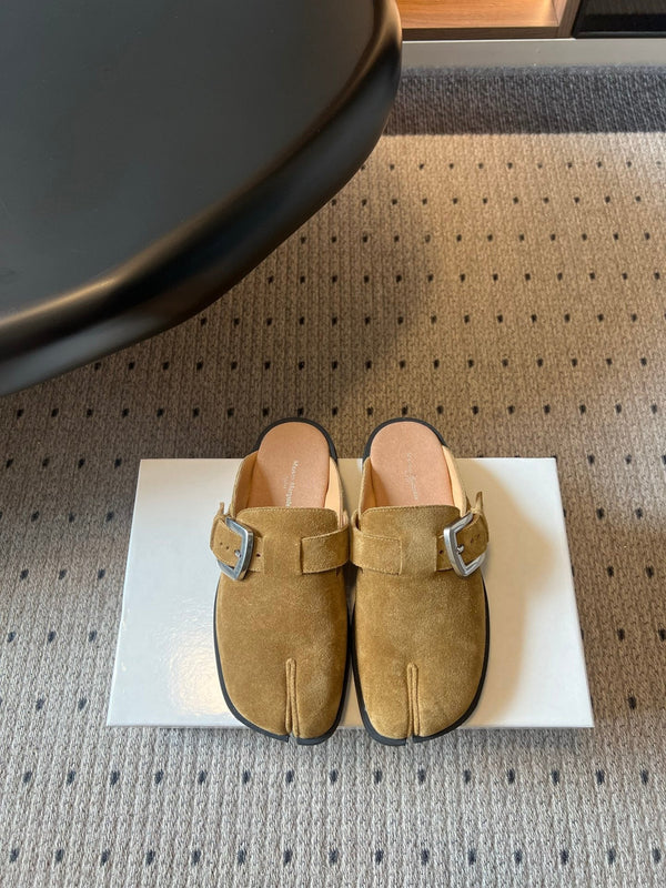 MM Tabi Buckle-Fastening Mules Brown Suede 803622