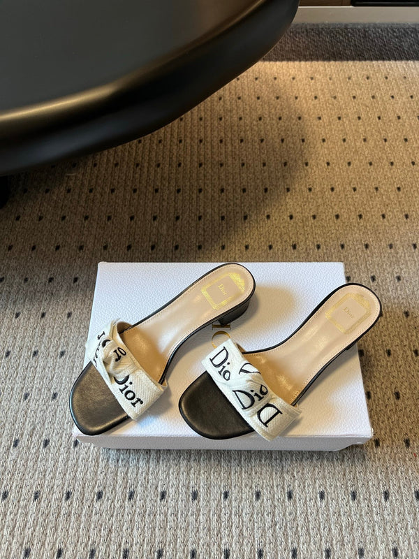 CD 26s J'Adior Slide 4cm White Black Embroidered Cotton 820044