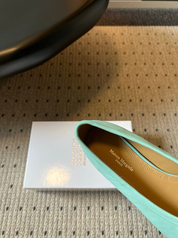 MM Tabi Shoes Flat Blue Patent Leather 828083