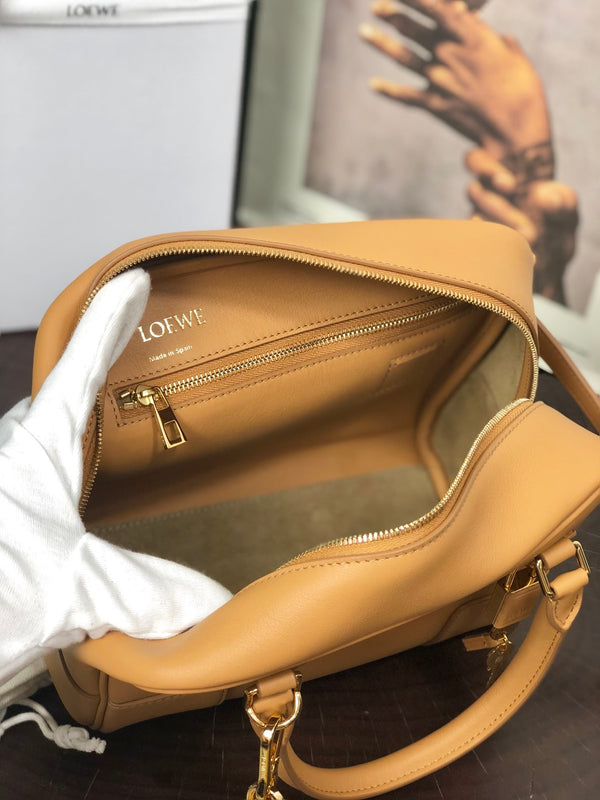 BORSA LOE AMAZONA 19 IN CALDA PELLE DI VITELLO NAPPA COLOR DESERTO