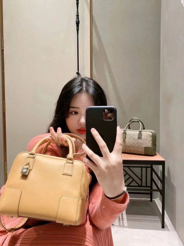 BORSA LOE AMAZONA 19 IN CALDA PELLE DI VITELLO NAPPA COLOR DESERTO