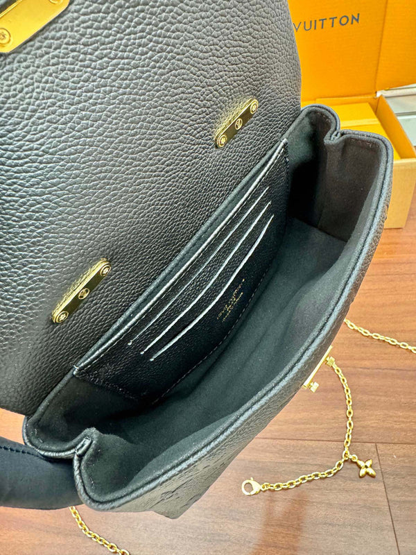 Nano Madeleine 21cm Pelle di vacchetta grana nera