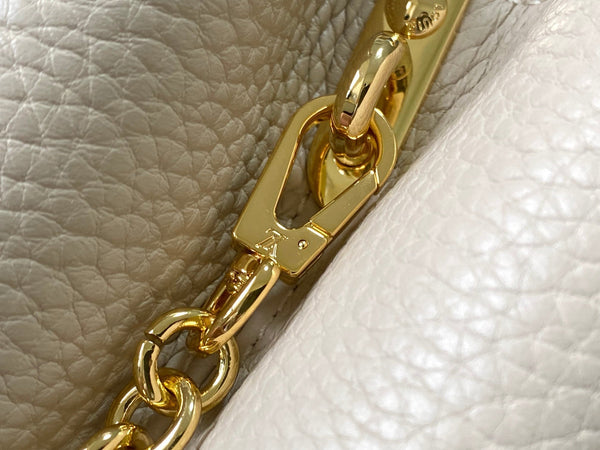 capucines bb 27 beige blu nuvola pelle taurillon hardware dorato