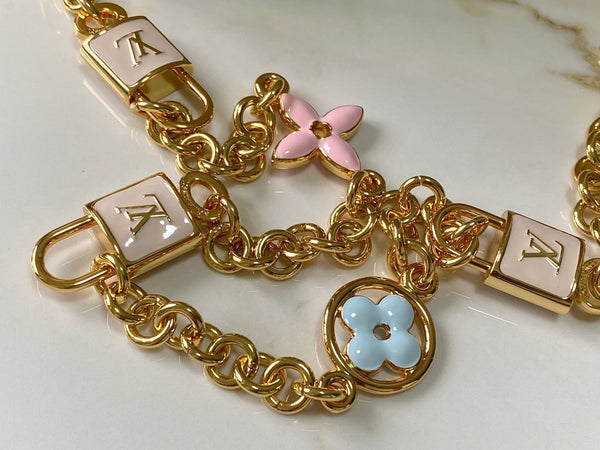 capucines bb 27 beige blu nuvola pelle taurillon hardware dorato