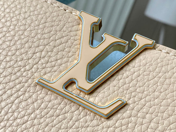 capucines bb 27 beige blu nuvola pelle taurillon hardware dorato