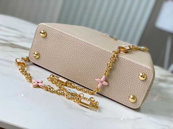 capucines bb 27 beige blu nuvola pelle taurillon hardware dorato