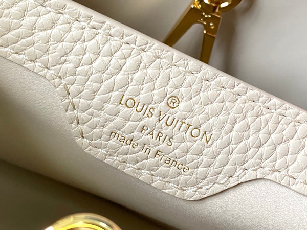 capucines bb 27 beige blu nuvola pelle taurillon hardware dorato