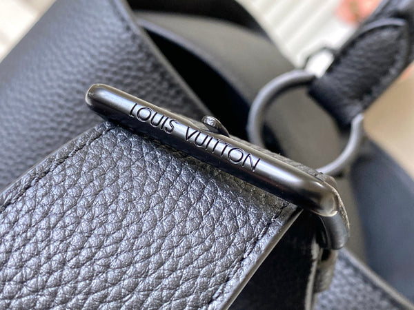 CAPUCINES GM SOUPLE 38 IN BLACK TAURILLON