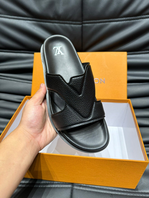 LV OASIS MULE IN BLACK CALFSKIN