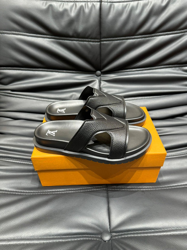 LV OASIS MULE IN BLACK CALFSKIN