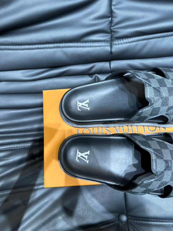 LV OASIS MULE IN BLACK DAMIER CALFSKIN