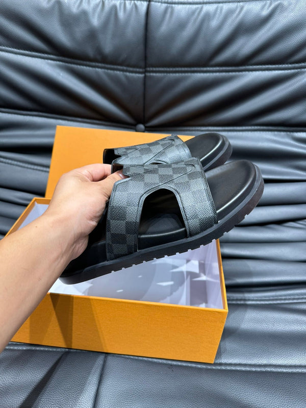 LV OASIS MULE IN BLACK DAMIER CALFSKIN