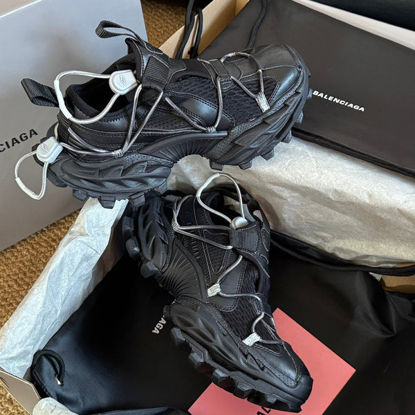 HIKE SNEAKER IN BLACK MESH, POLYURETHANE AND POLYESTER