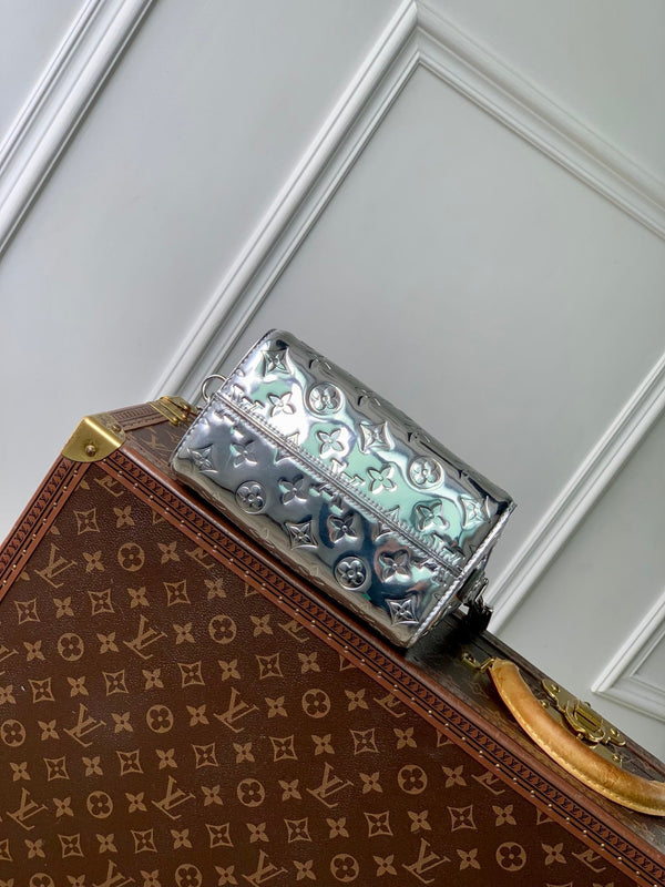 SPEEDY BANDOULIÈRE 20 IN PELLE DI VITELLO CON MONOGRAMMA ARGENTO IN RILIEVO