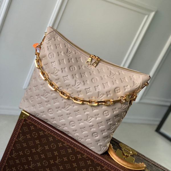 COUSSIN MM 38 IN PELLE DI VITELLO CON MONOGRAMMA IN RILIEVO BEIGE E FERRAMENTA ORO