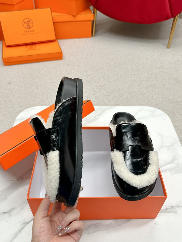 HM Go Mule Black White Cowhide Lined With Wool Fleece 476589