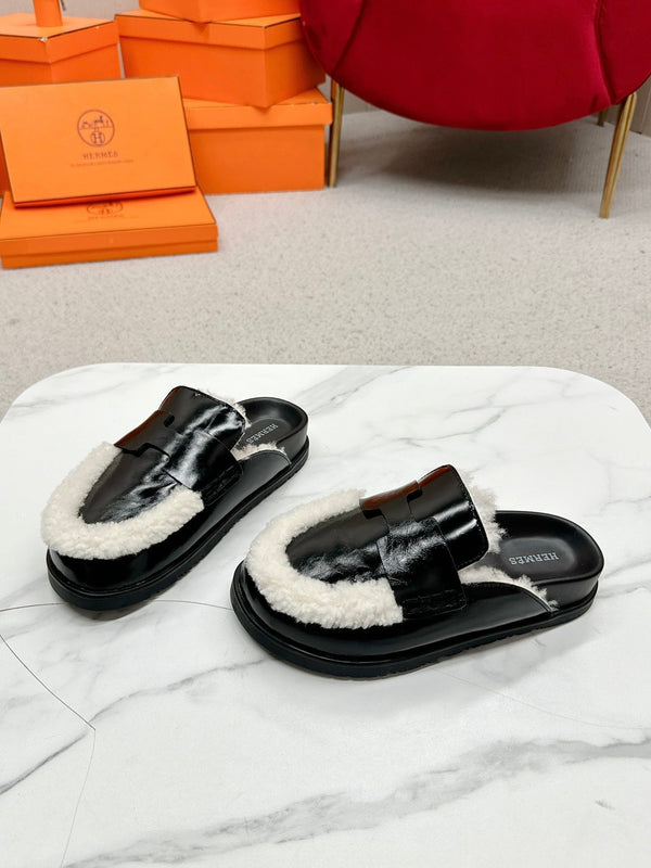 HM Go Mule Black White Cowhide Lined With Wool Fleece 476589