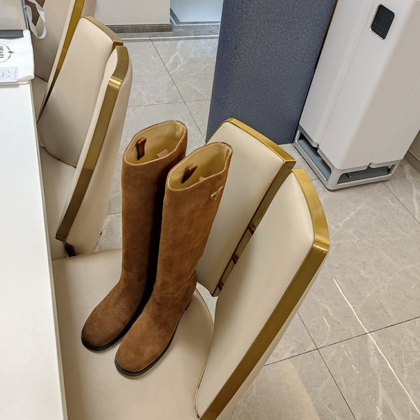 KNEE BOOTS WITH TRIANGLE LOGO IN CAMEL SUEDE