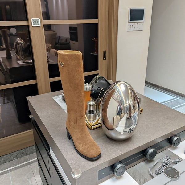 KNEE BOOTS WITH TRIANGLE LOGO IN CAMEL SUEDE