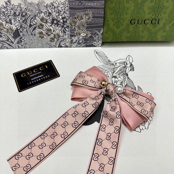 PINCE À CHEVEUX AVEC NŒUD EN RE-NYLON ROSE BÉBÉ ET PERLE ATTACHÉE 358259