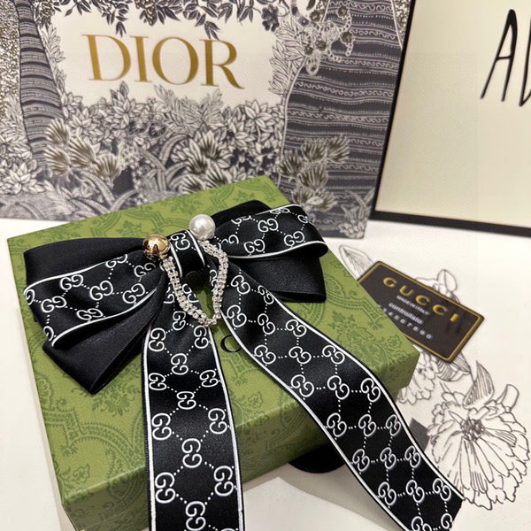 PINCE À CHEVEUX AVEC NŒUD EN RE-NYLON NOIR ET PERLE 358260