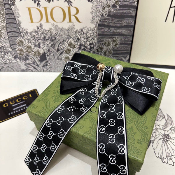 PINCE À CHEVEUX AVEC NŒUD EN RE-NYLON NOIR ET PERLE 358260
