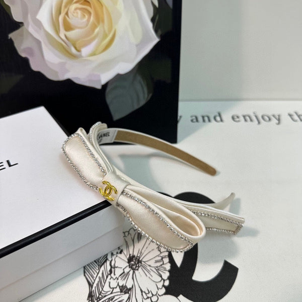 CERCHIETTO IN TESSUTO BIANCO CON CRISTALLI 412464